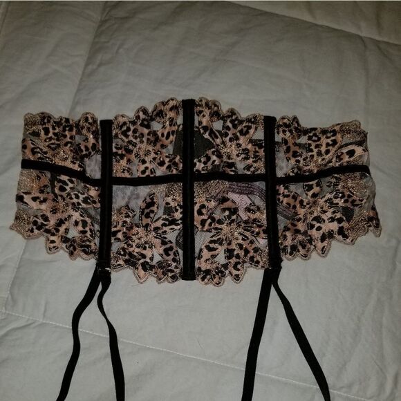 NWT Victoria’s Secret Very Sexy Floral Embroidered corset size XS/S - Picture 1 of 9